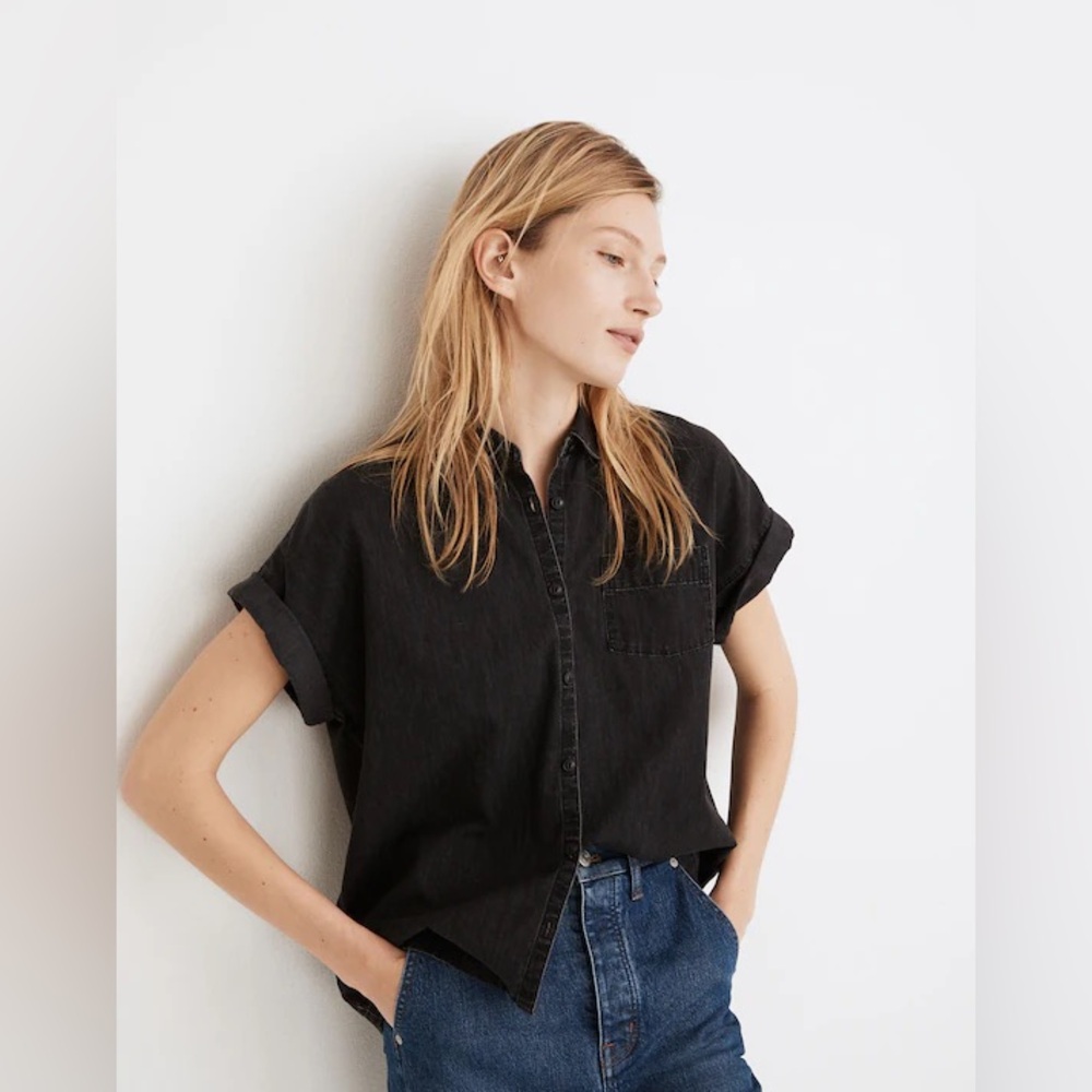 Madewell Denim Rolled-Sleeve Shirt in Lunar Wash size M